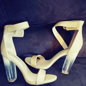 High heel shoe, with clear heel